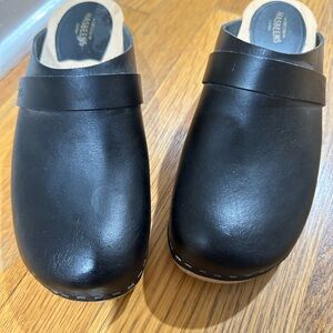 Swedish Hasbeens black hasbeens clogs (size 39)